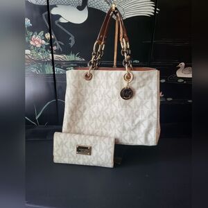 Michael Kors Vanilla Purse and Matching Wallet Set